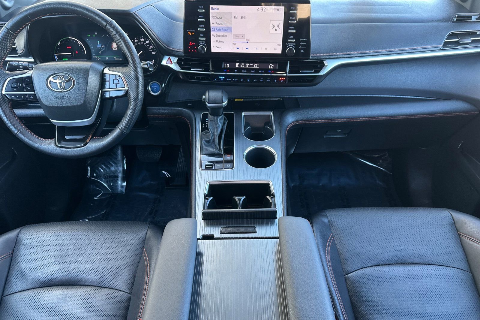 Used 2024 Toyota Sienna XSE w/ XSE Premium Package image 13