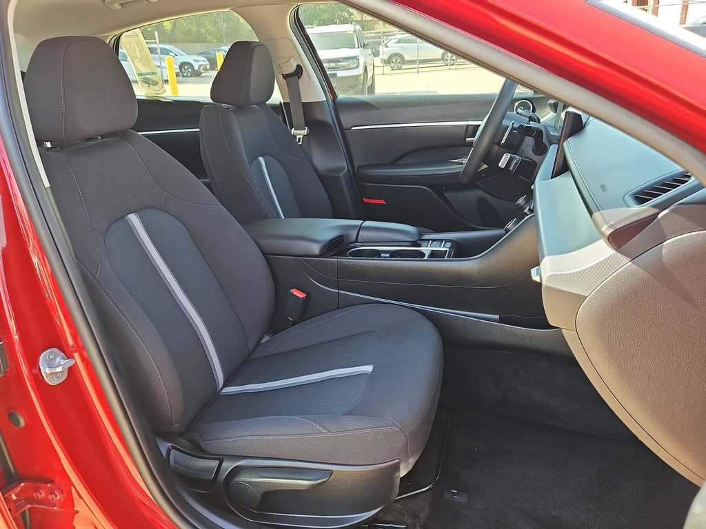 Used 2025 Hyundai Sonata SEL FWD image 31