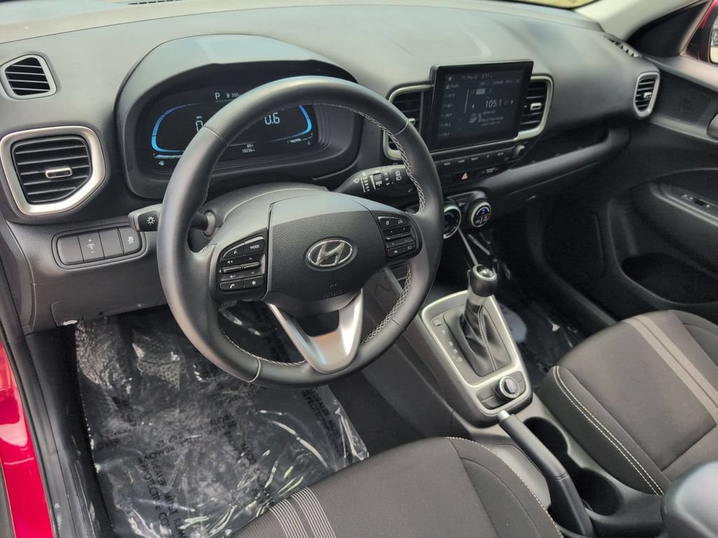 Used 2025 Hyundai Venue SEL FWD image 15