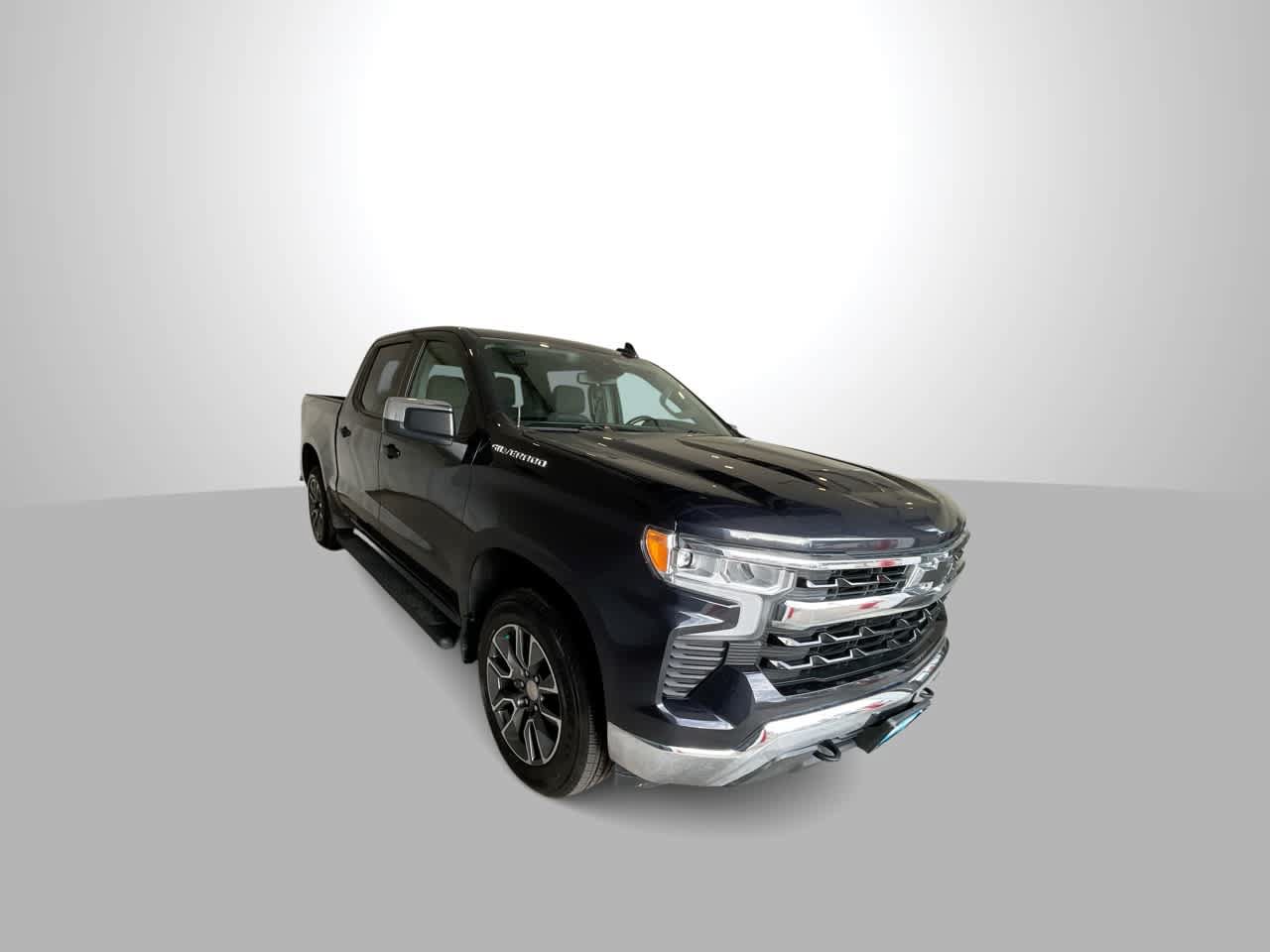Used 2022 Chevrolet Silverado 1500 LT AWD/4WD image 2