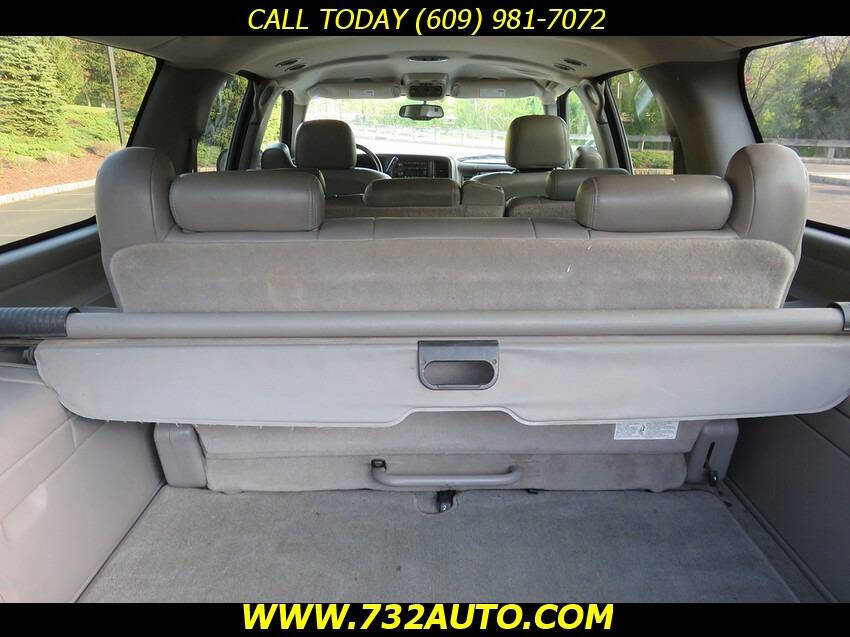 Used 2004 Chevrolet Suburban LT w/ Preferred Equipment Group AWD/4WD image 32