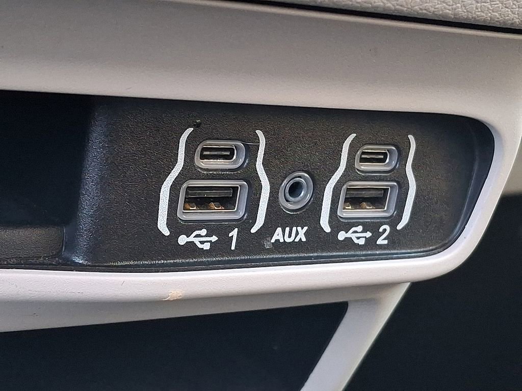 Used 2023 Chrysler Pacifica Touring-L FWD image 21