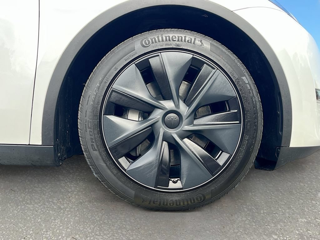 Used 2024 Tesla Model Y Long Range AWD/4WD image 30