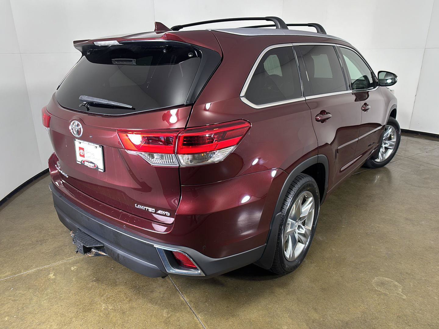 Used 2017 Toyota Highlander Limited w/ Carpet Mat Package AWD/4WD image 10