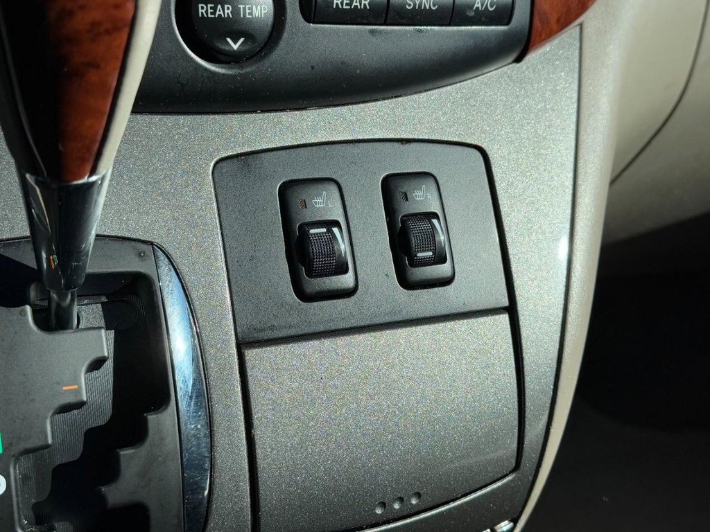 Used 2005 Toyota Sienna XLE Limited image 23