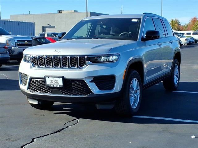 New 2025 Jeep Grand Cherokee 4WD image 2