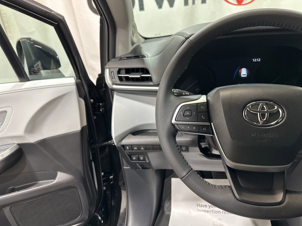 New 2026 Toyota Sienna XLE image 25