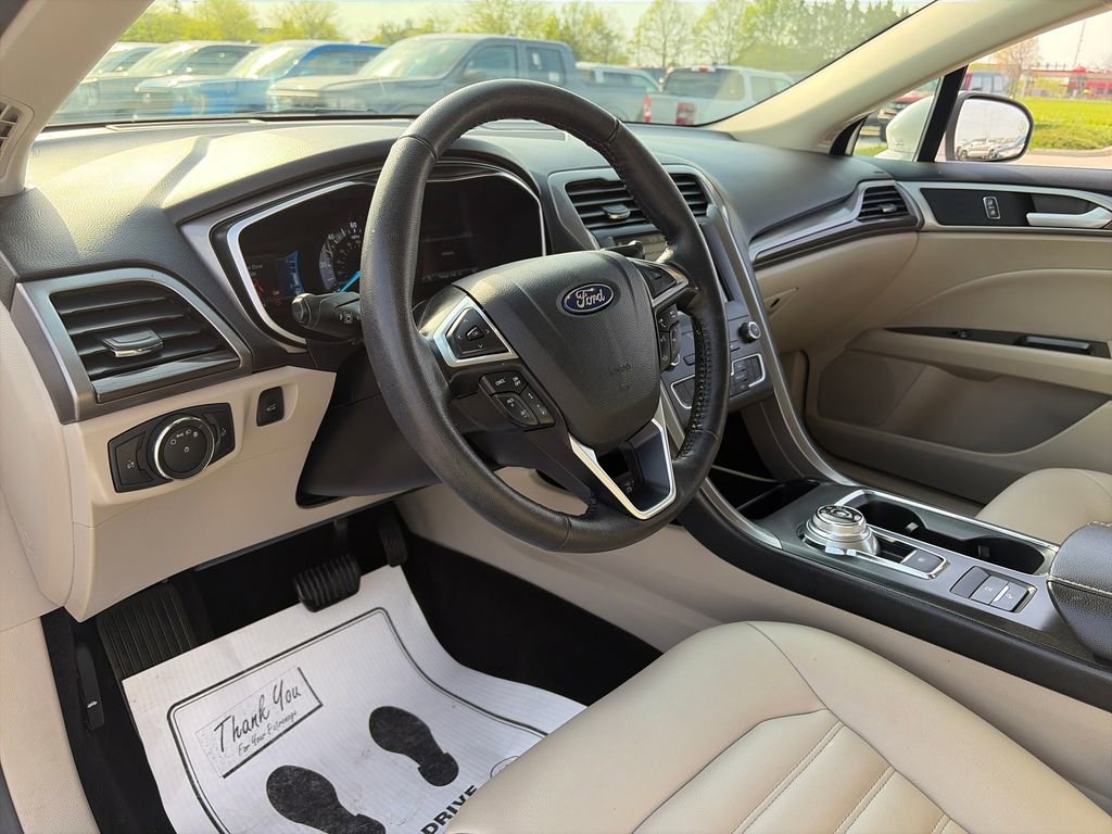 Used 2019 Ford Fusion SEL FWD image 15