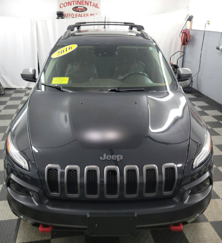 Used 2016 Jeep Cherokee Trailhawk w/ Comfort/Convenience Group AWD/4WD image 10