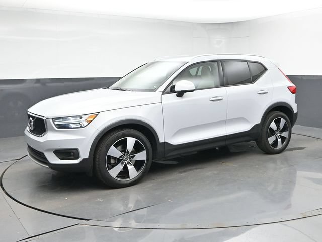 Used 2022 Volvo XC40 T4 Momentum FWD image 4