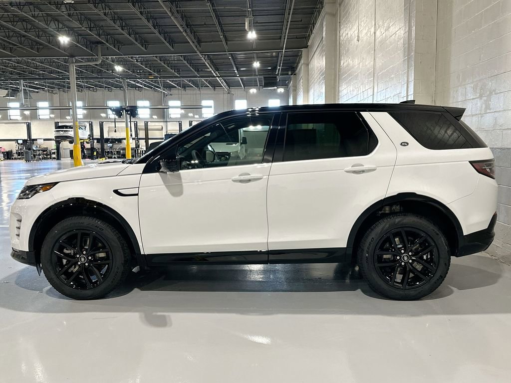 New 2026 Land Rover Discovery Sport Landmark image 2