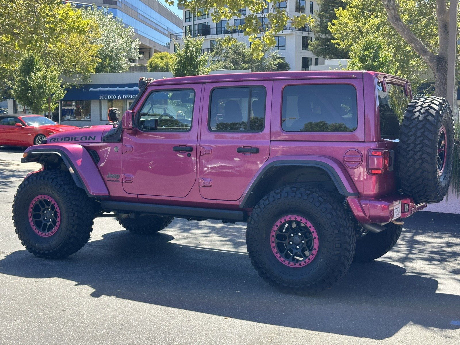 Used 2022 Jeep Wrangler Unlimited Rubicon w/ Xtreme Recon 35" Tire Package AWD/4WD image 12