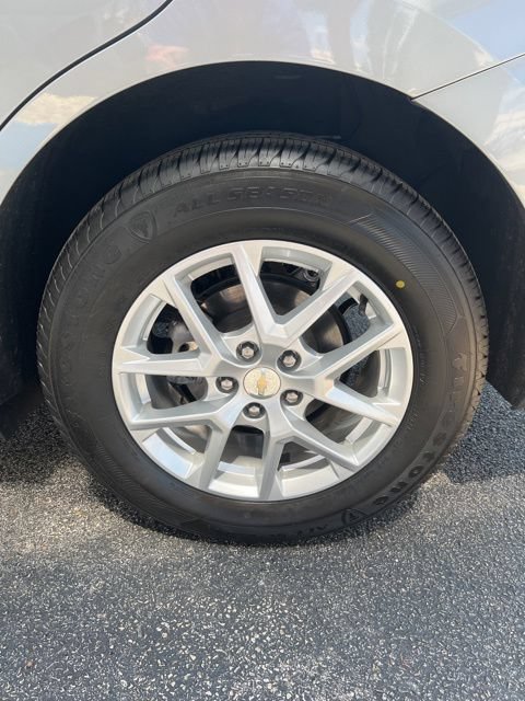 Used 2024 Chevrolet Equinox LT FWD image 11
