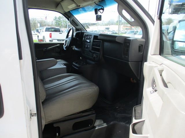 Used 2017 Chevrolet Express 3500 Extended image 4