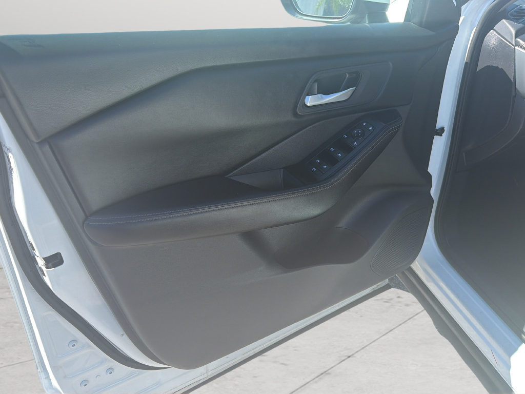 Certified 2024 Nissan Rogue SV AWD/4WD image 20