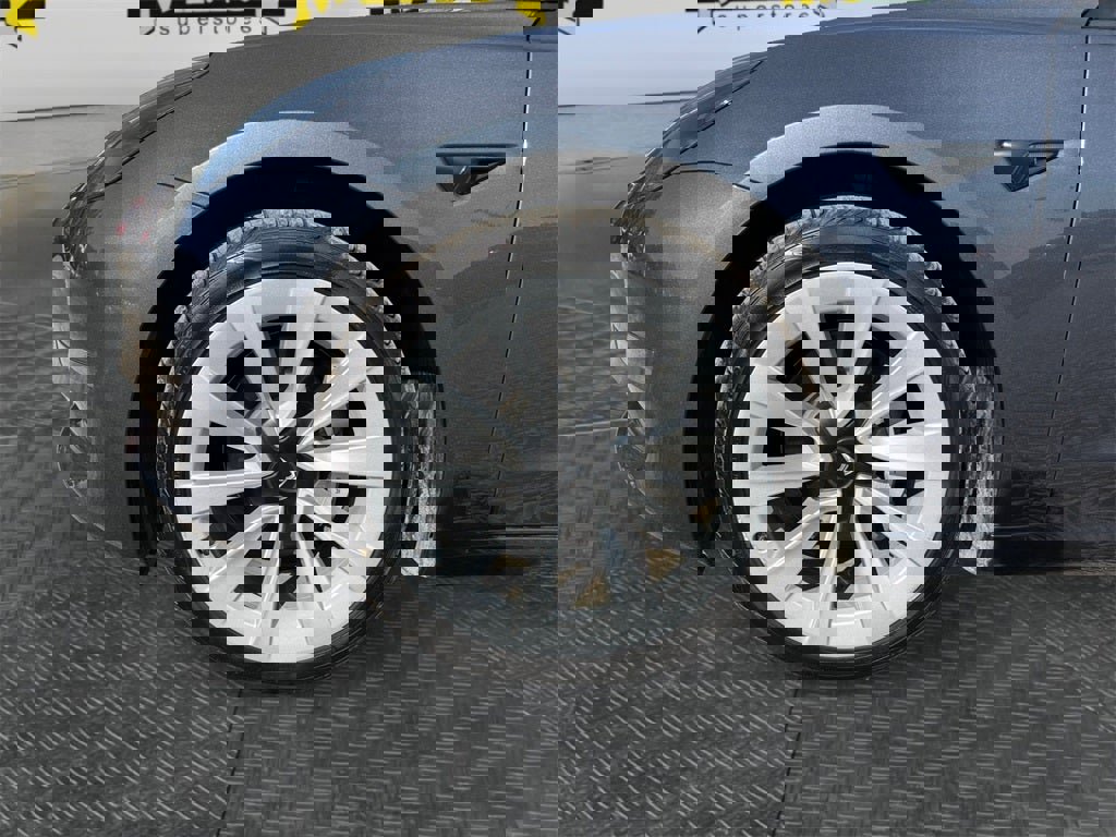 Used 2023 Tesla Model 3 Standard Range image 14