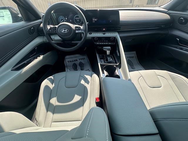 New 2025 Hyundai Elantra Limited image 10