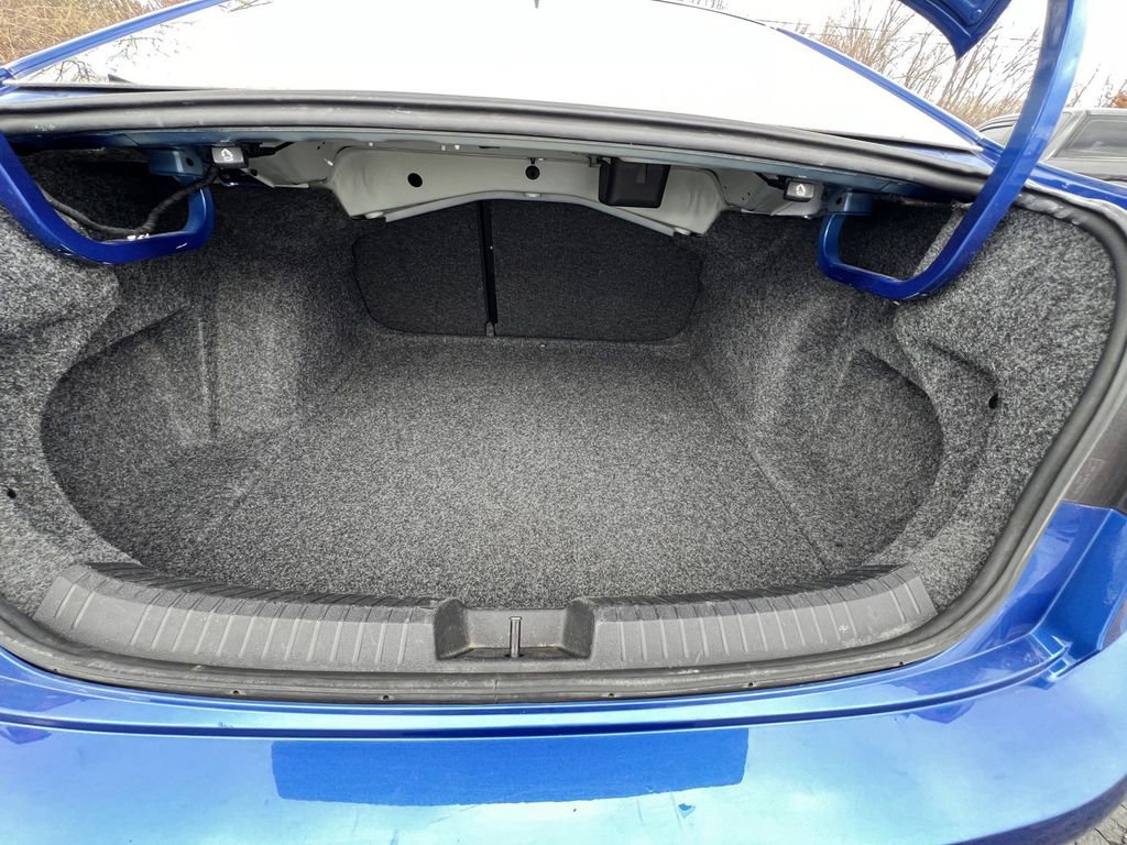 Used 2024 Volkswagen Jetta SE image 32