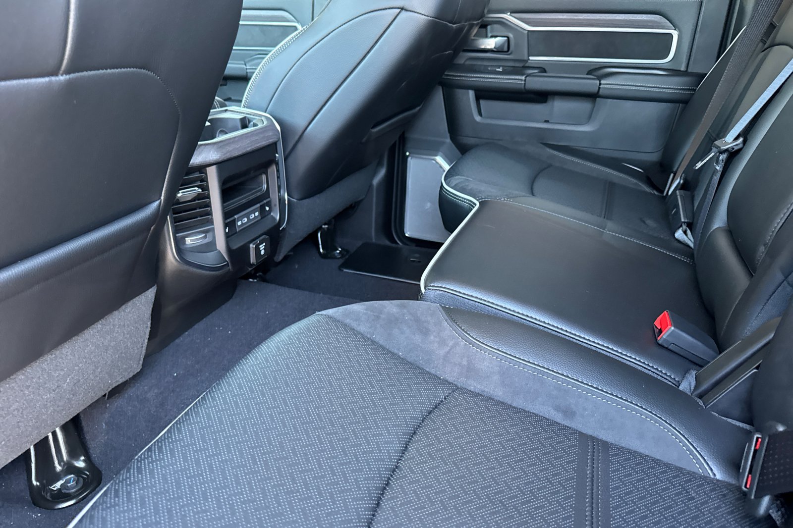 New 2026 RAM 3500 Laramie AWD/4WD image 11