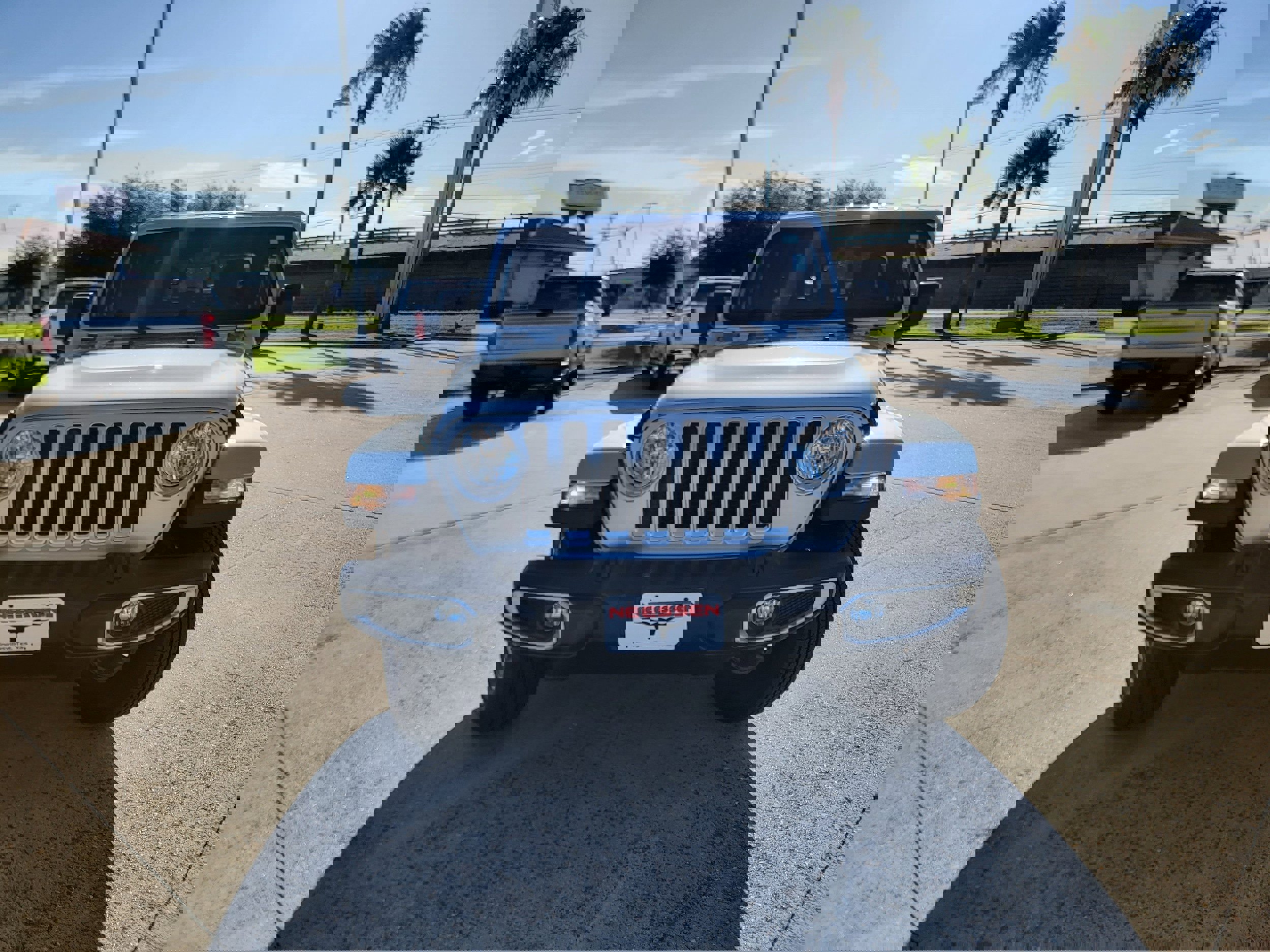 Used 2023 Jeep Gladiator Overland image 2