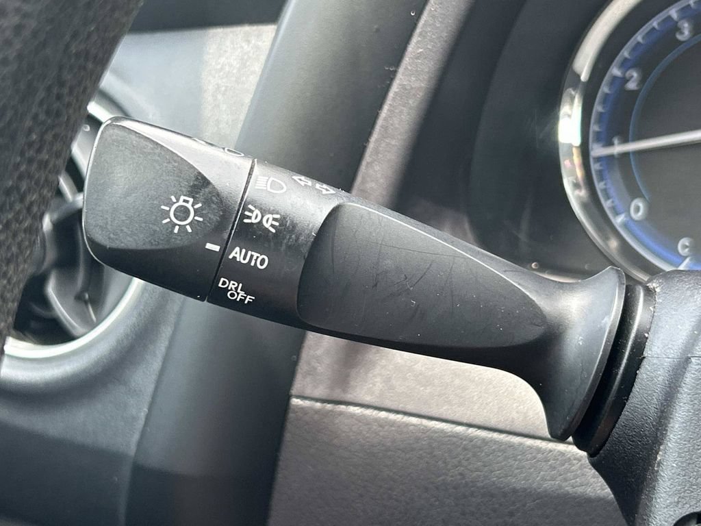 Used 2018 Toyota Corolla LE FWD image 28