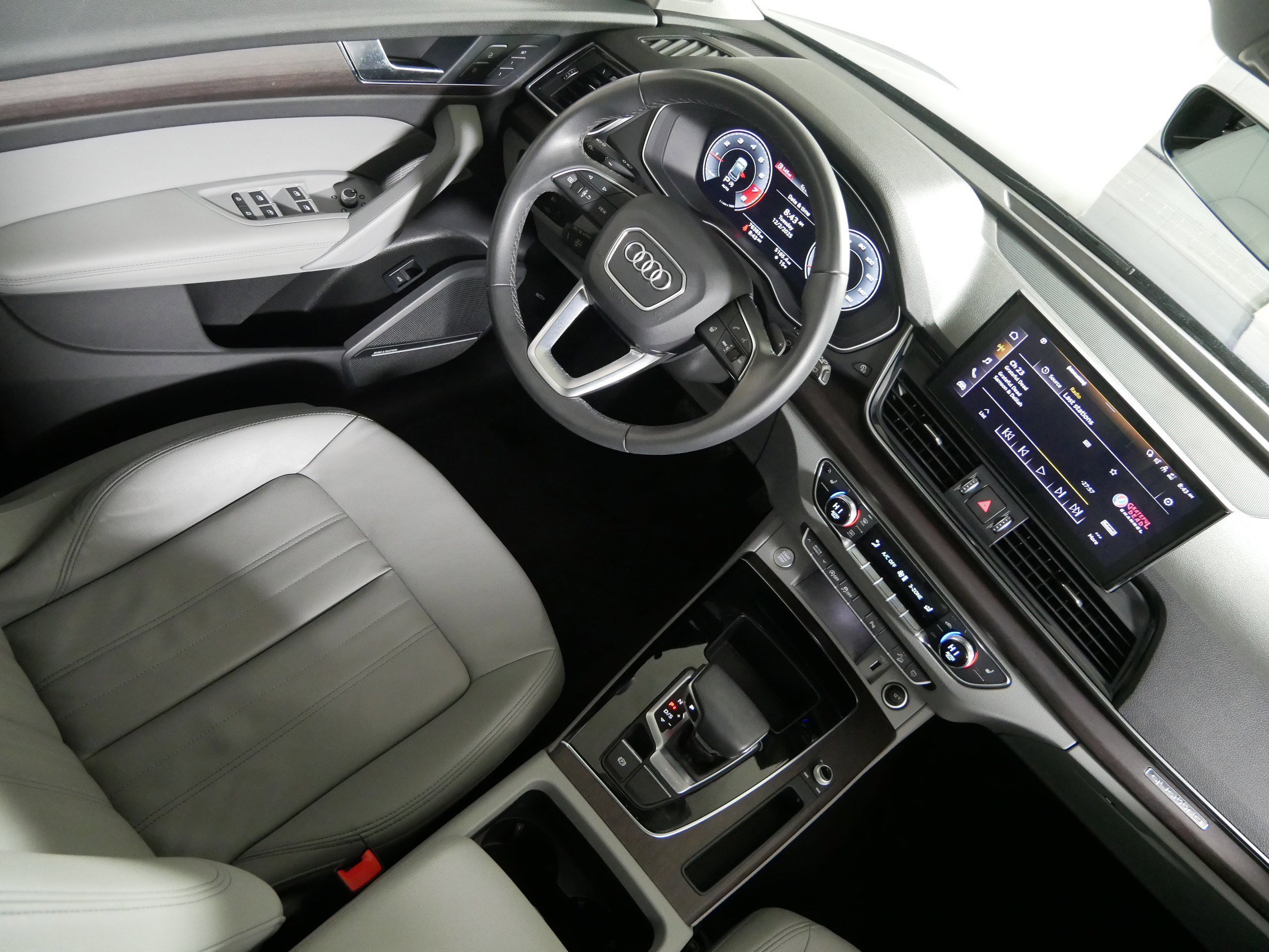 Used 2021 Audi Q5 Premium Plus w/ Premium Plus Package image 9