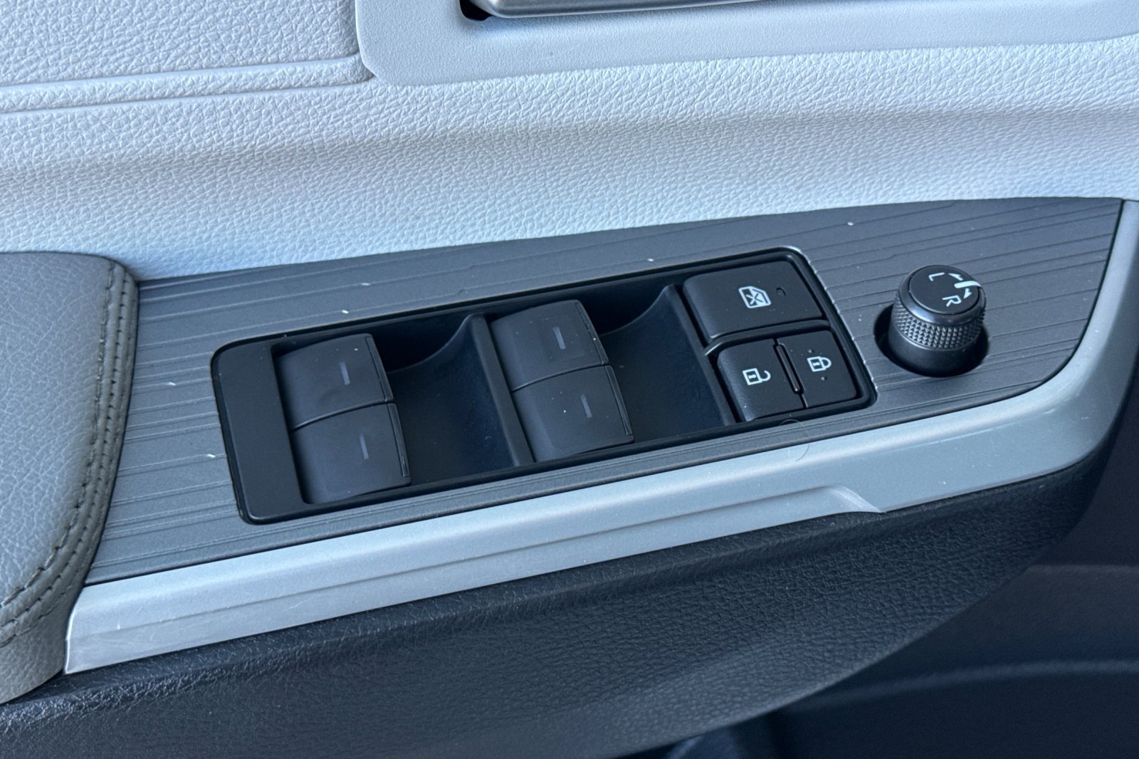 Certified 2025 Toyota Sienna XLE w/ XLE Plus Package AWD/4WD image 18
