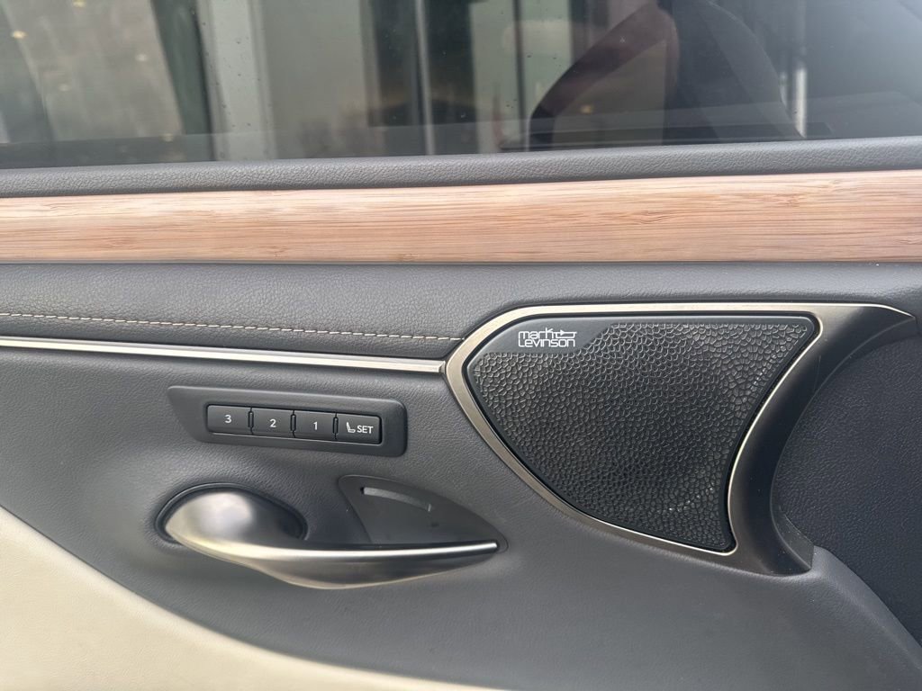 Used 2024 Lexus ES 350 Ultra Luxury w/ Accessory Package (Z2) image 32