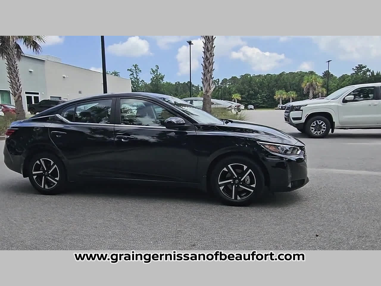 Used 2025 Nissan Sentra SV FWD image 34