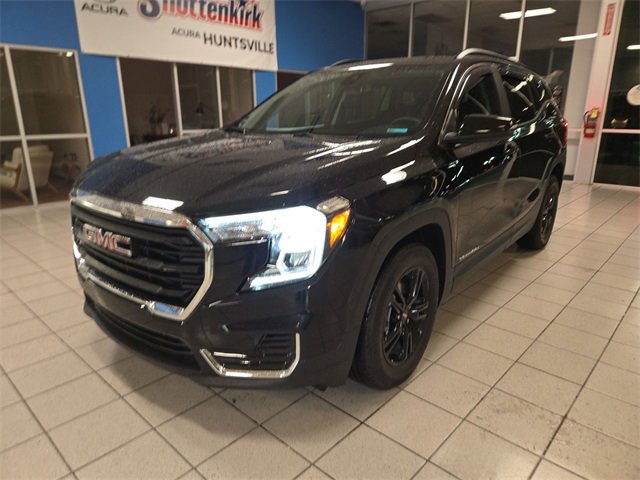 Used 2024 GMC Terrain SLE w/ Driver Convenience Package image 4