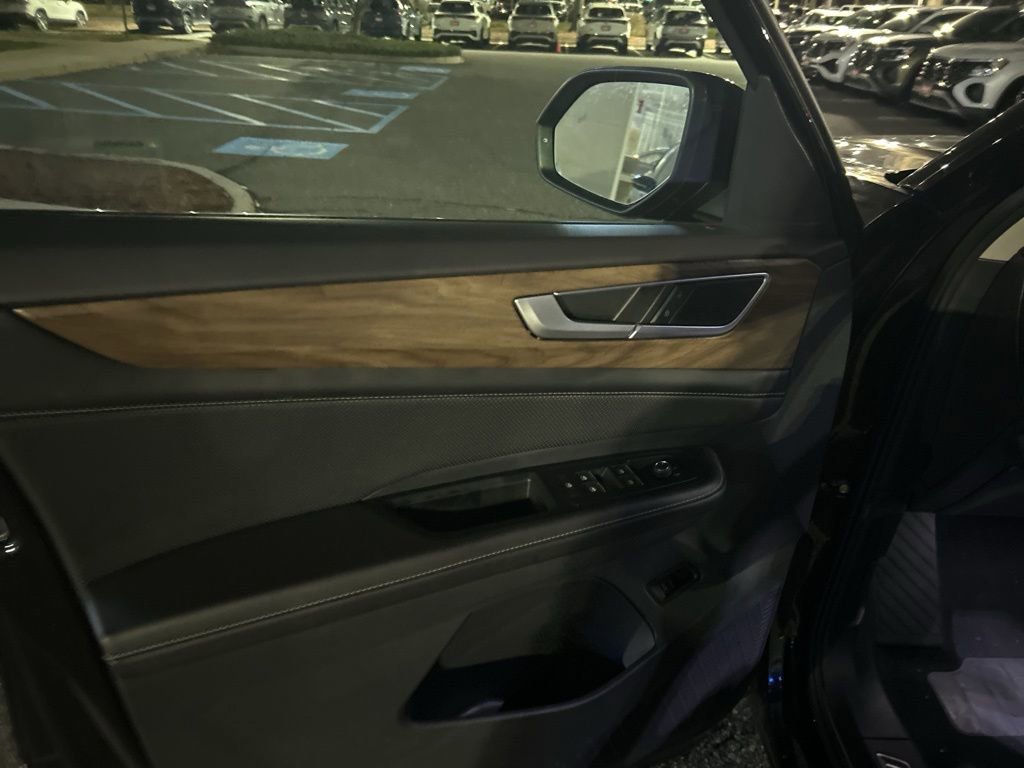 Used 2025 Volkswagen Atlas SE image 18