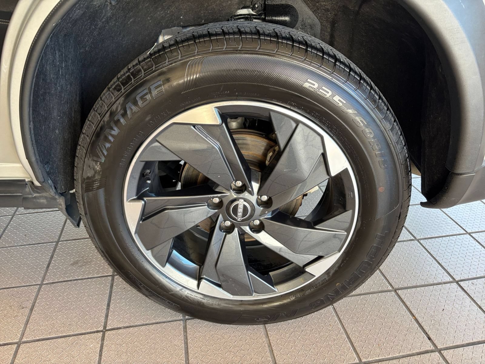Used 2025 Nissan Rogue SV AWD/4WD image 41