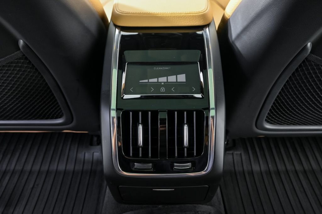 Used 2018 Volvo S90 T5 Momentum w/ Convenience Package image 20