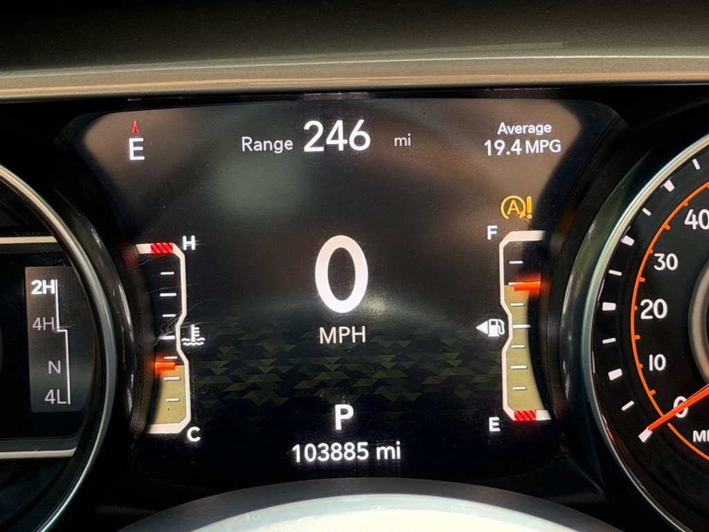 Used 2019 Jeep Wrangler Unlimited Sahara w/ Uconnect 4C Nav & Sound Group AWD/4WD image 18