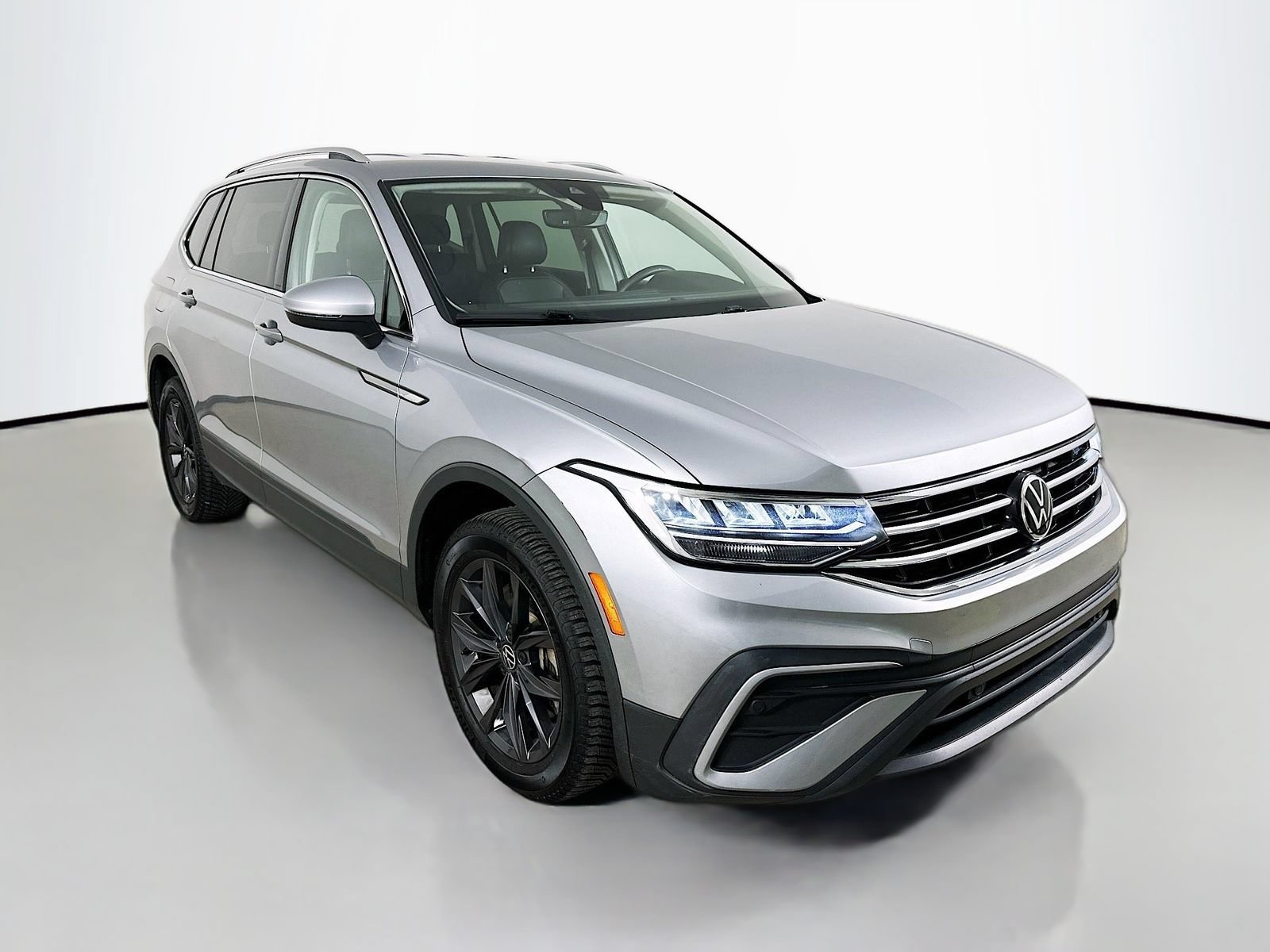 Used 2022 Volkswagen Tiguan SE AWD/4WD image 3