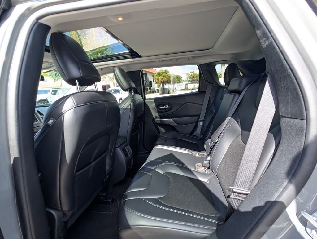 Used 2020 Jeep Cherokee Latitude Plus image 12