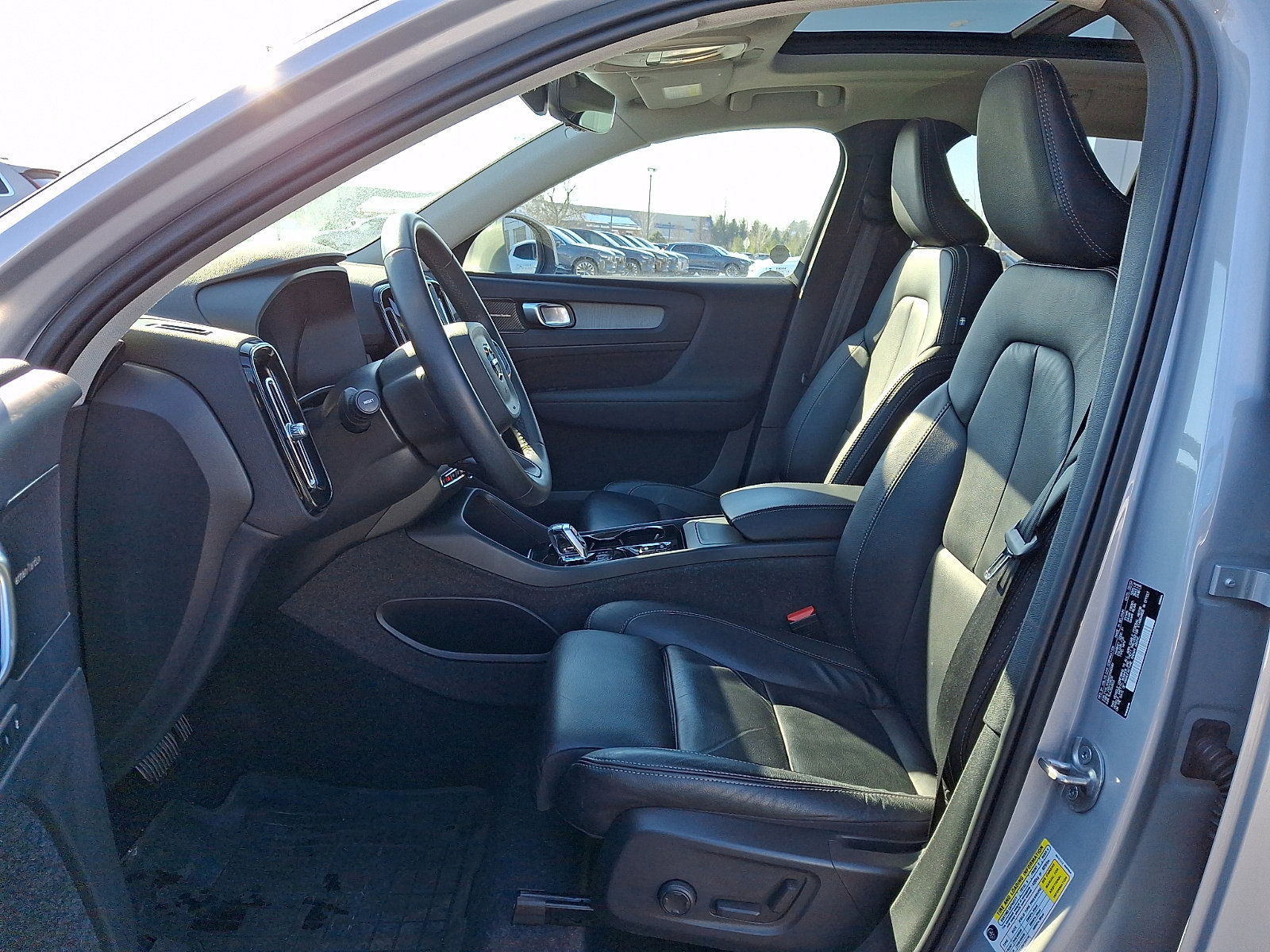Used 2023 Volvo XC40 B5 Plus w/ Driver Assist Package image 13