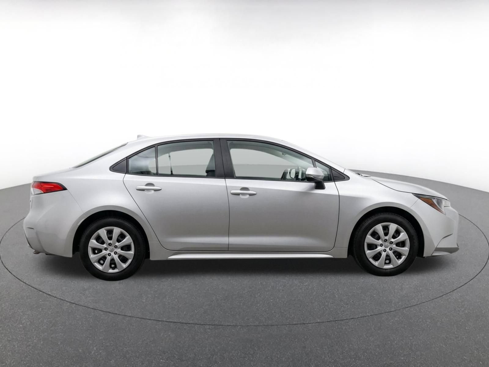 Used 2025 Toyota Corolla LE FWD image 10