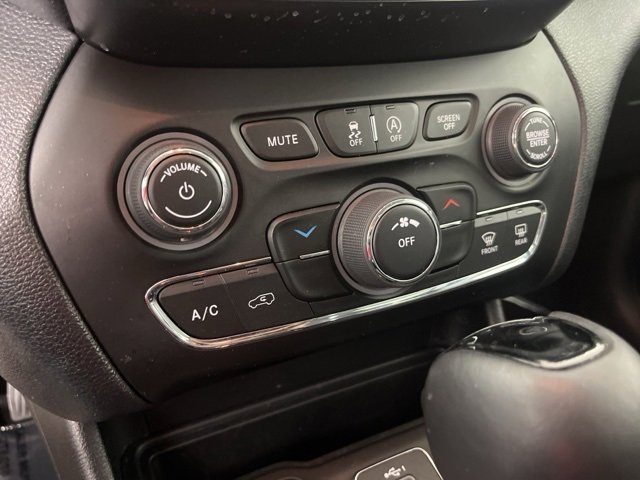 Used 2021 Jeep Cherokee Latitude Plus image 13