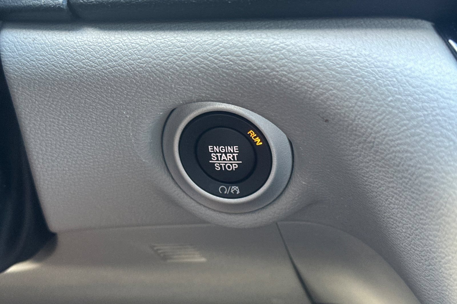 Used 2023 Chrysler Pacifica Touring-L FWD image 32