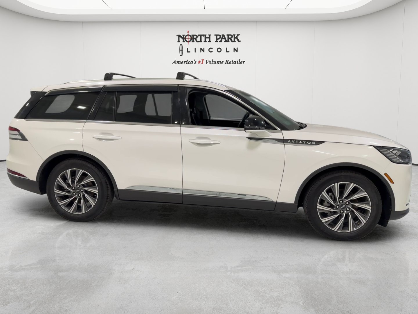 Used 2026 Lincoln Aviator 2WD image 6