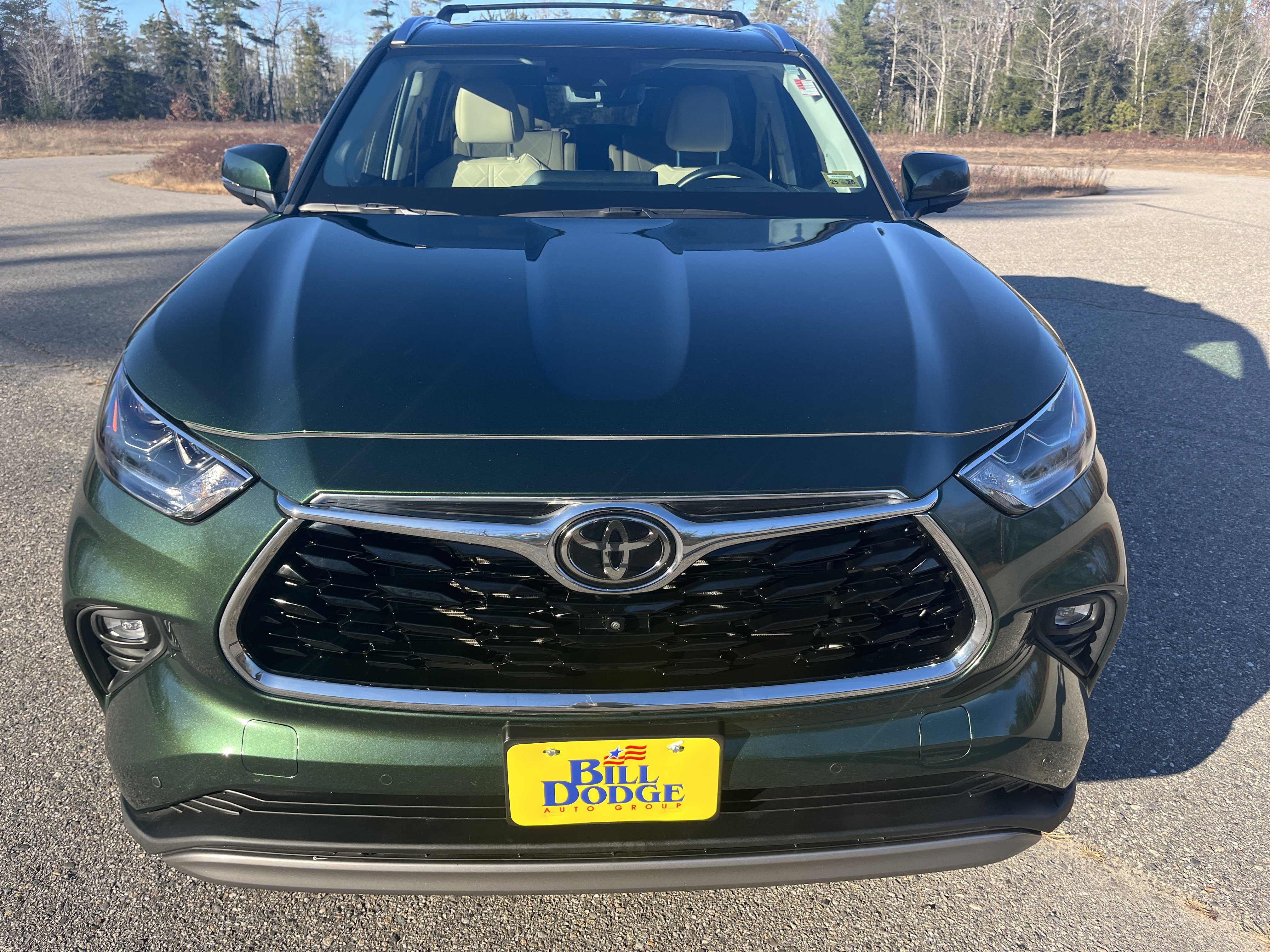 Used 2024 Toyota Highlander Platinum image 2