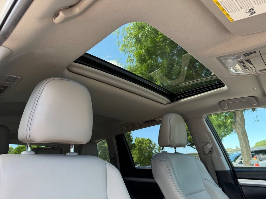Used 2019 Toyota Highlander XLE AWD/4WD image 36