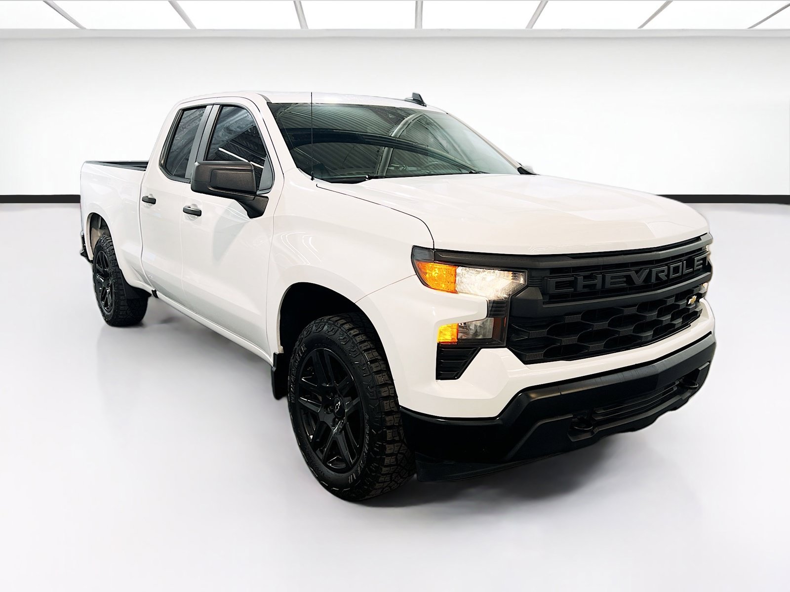 Used 2024 Chevrolet Silverado 1500 W/T w/ Trailering Package AWD/4WD image 3