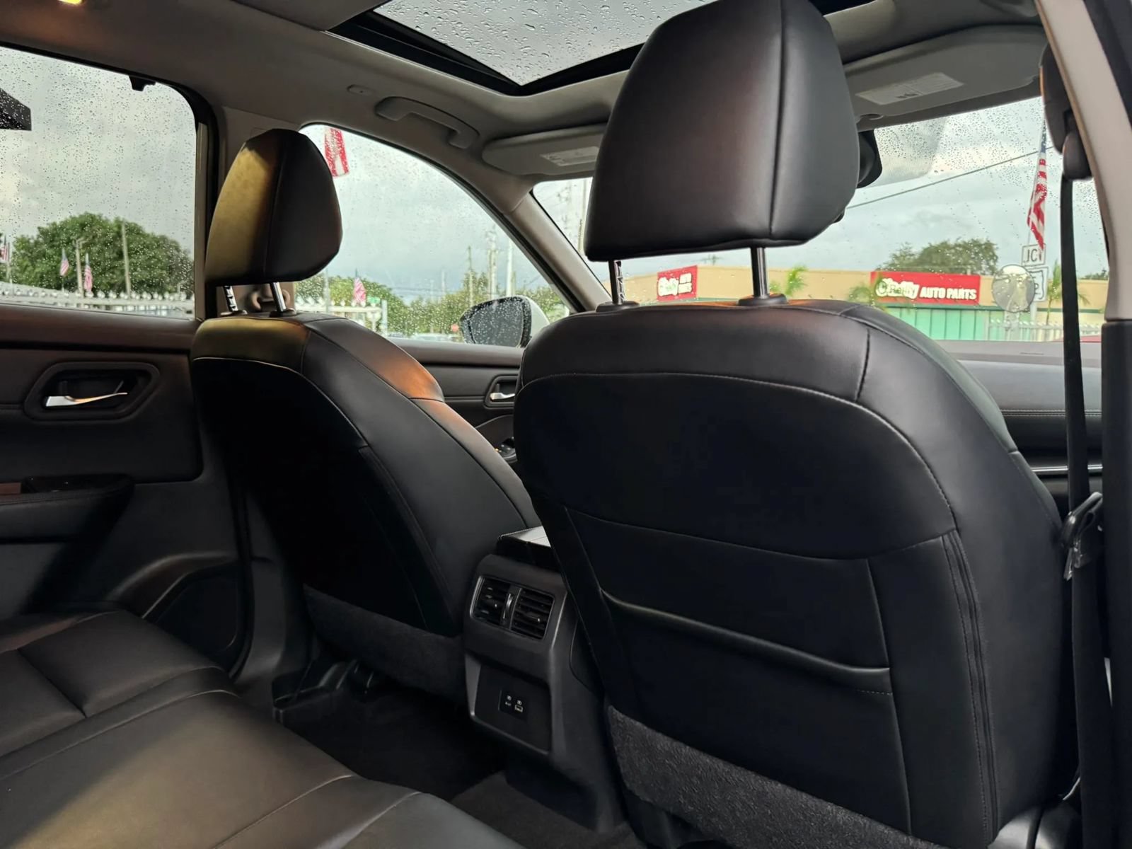 Used 2023 Nissan Rogue SV w/ SV Premium Package FWD image 21