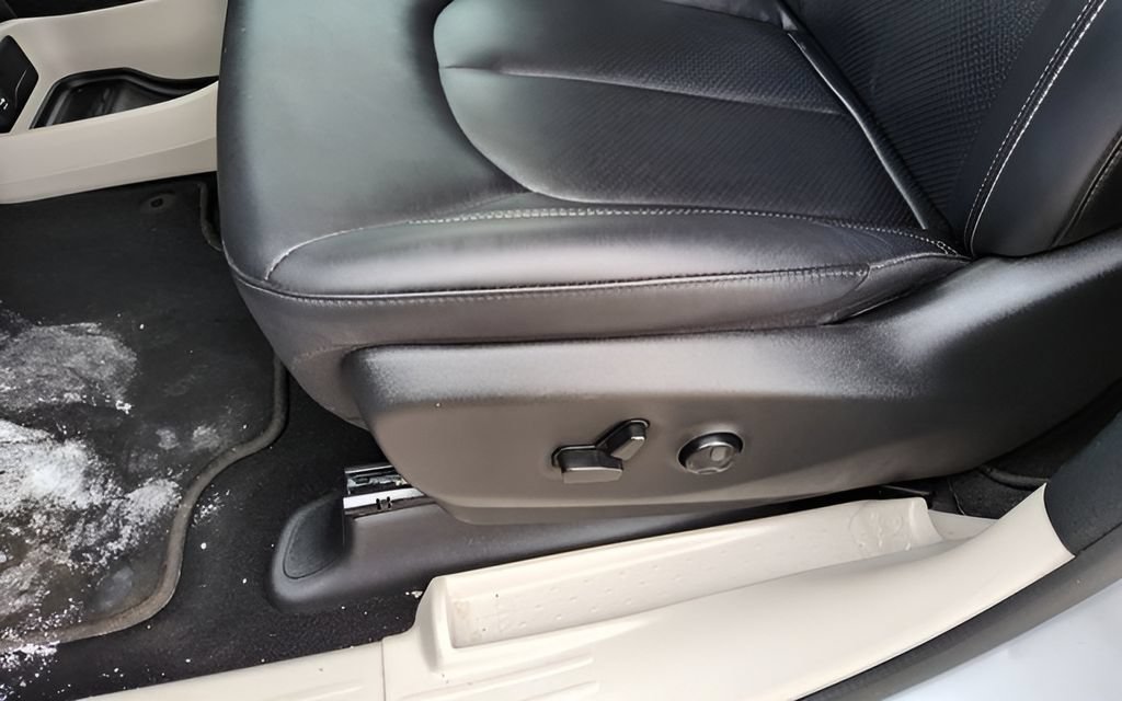 Used 2024 Chrysler Pacifica Touring-L FWD image 27