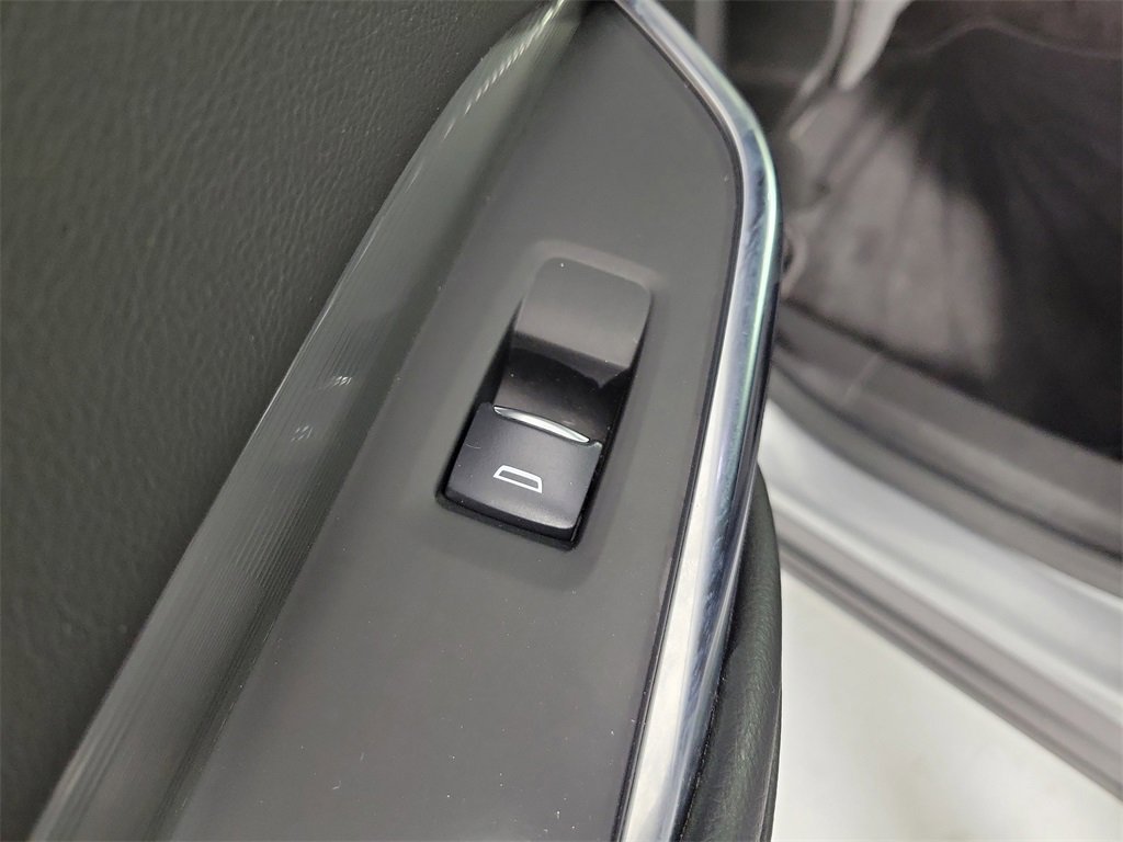 Certified 2025 Cadillac XT4 Premium Luxury image 14