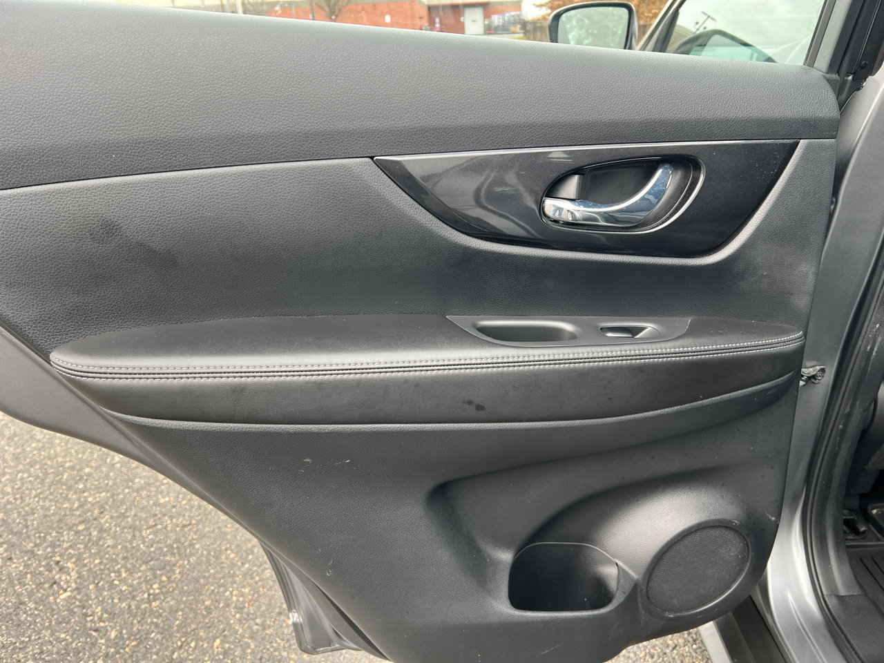 Used 2018 Nissan Rogue S image 10