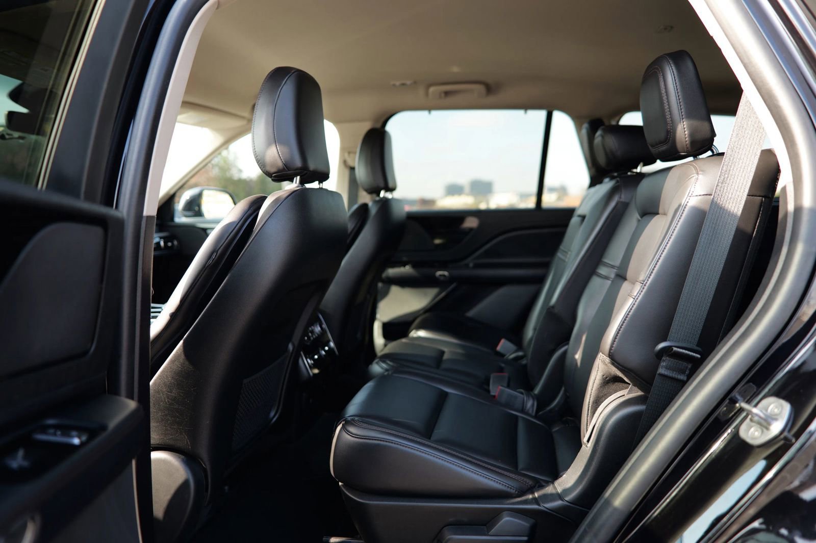 Used 2023 Lincoln Aviator AWD image 30