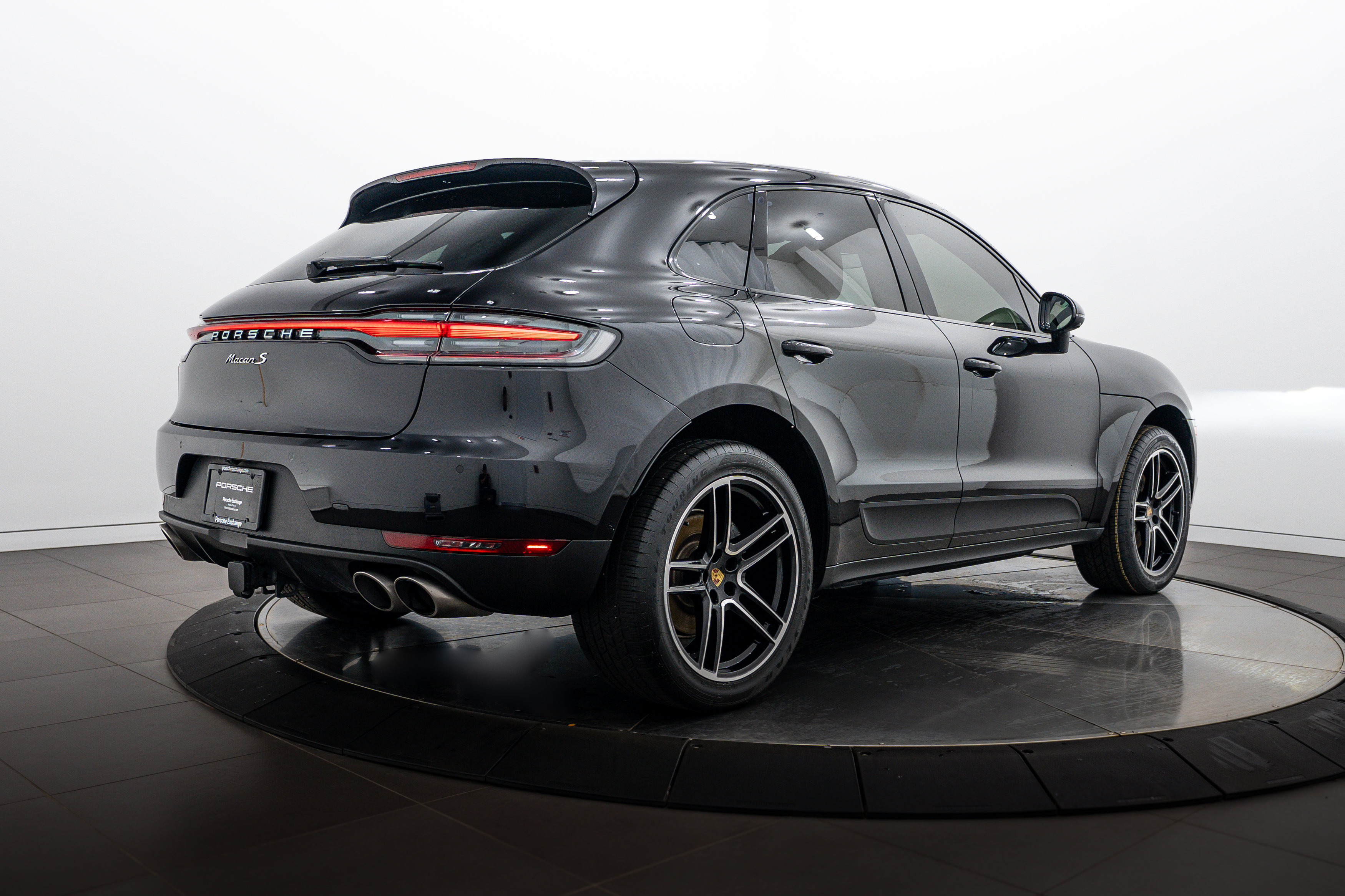 Certified 2021 Porsche Macan S AWD/4WD image 7
